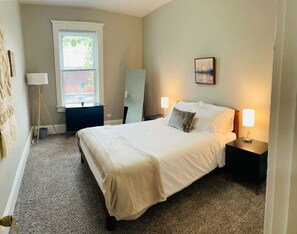 2 bedrooms, desk, iron/ironing board, WiFi