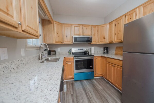 Fridge, cookware/dishes/utensils