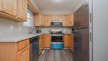 Fridge, cookware/dishes/utensils