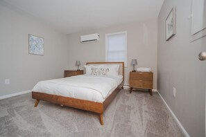 2 bedrooms, desk, iron/ironing board, WiFi