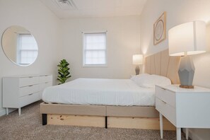 2 bedrooms, desk, iron/ironing board, WiFi