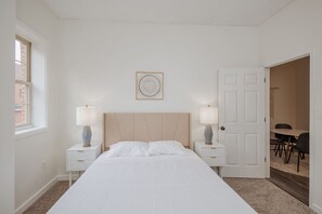 2 habitaciones, escritorio, tabla de planchar con plancha y wifi 