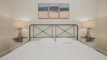 2 bedrooms, desk, iron/ironing board, WiFi