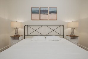 2 bedrooms, desk, iron/ironing board, WiFi