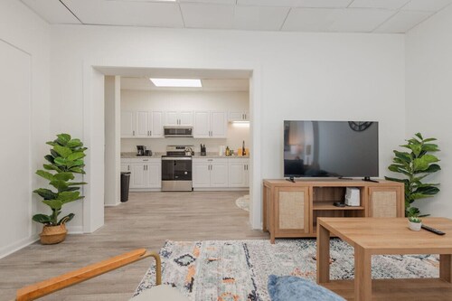 The Dapper Den- 1 bedroom apartment