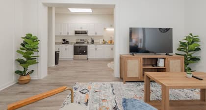 The Dapper Den- 1 bedroom apartment