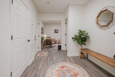 The Lovely Lodging- 2 bedroom apartment