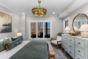 5 chambres, bureau, fer et planche à repasser, lit parapluie