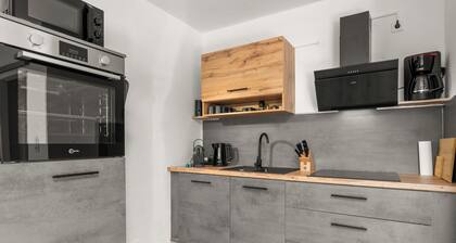 Junes - *New* with balcony, BBQ, PS5, bike cellar