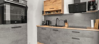 Junes - *New* with balcony, BBQ, PS5, bike cellar