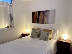 1 slaapkamer, een strijkplank/strijkijzer, wifi, beddengoed