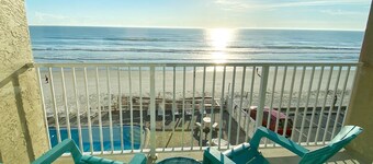 NEW Gorgeous Ocean Front King Bed in Daytona Beach!