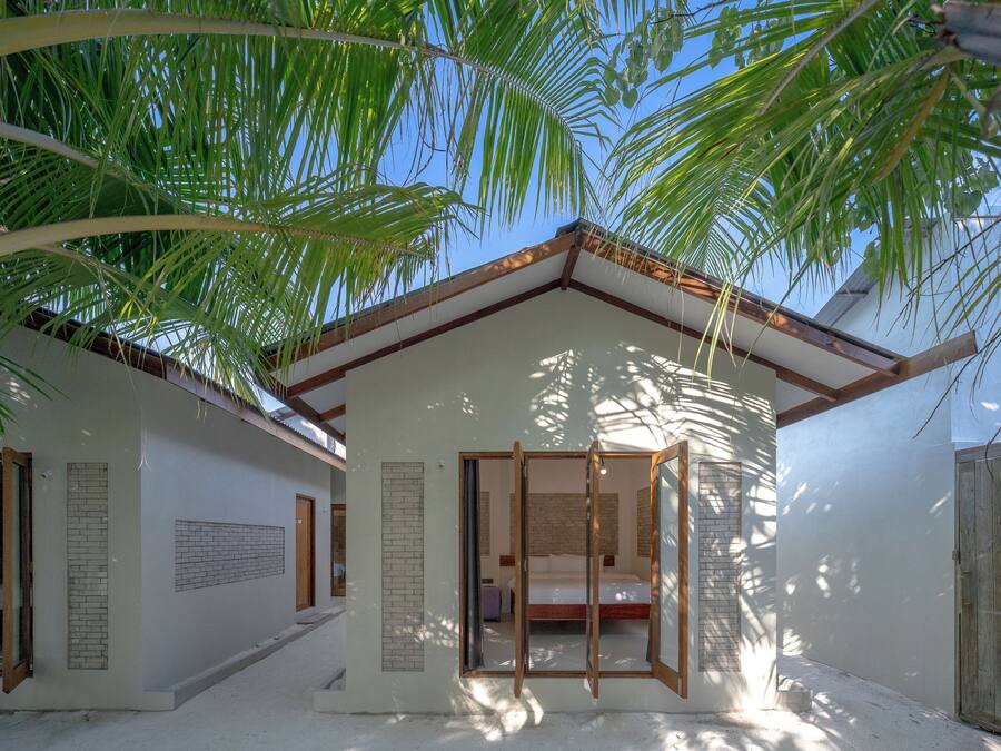 Superior tweepersoonskamer, uitzicht op het strand | Een laptopwerkplek, een strijkplank/strijkijzer, gratis wifi