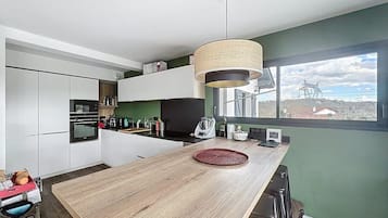 Fridge, oven, dishwasher, toaster