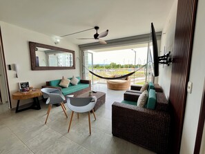 Living area - Spacious 3-bedroom apartment with fitness room, WiFi in fabulous Girardot (Girardot)