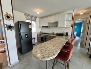 Private kitchen - Spacious 3-bedroom apartment with fitness room, WiFi in fabulous Girardot (Girardot)