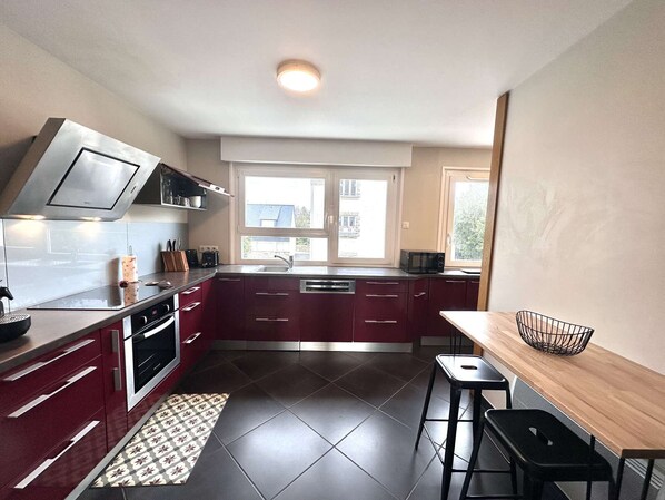 Fridge, oven, dishwasher, toaster