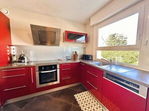 Fridge, oven, dishwasher, toaster - Bénodet, TY COQ apartment for 4 people, beach and shops on foot (BENODET)