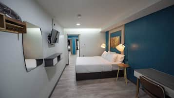 2 bedrooms, desk, WiFi