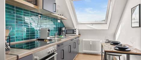 Fridge, microwave, oven, stovetop