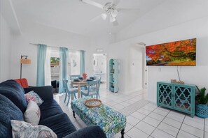 Smart TV, videojuegos, reproductor de DVD, futbolito