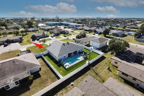 Exterior - 5 Star, 3 bd Home, Heated Pool Located D-town Cape (Cape Coral)