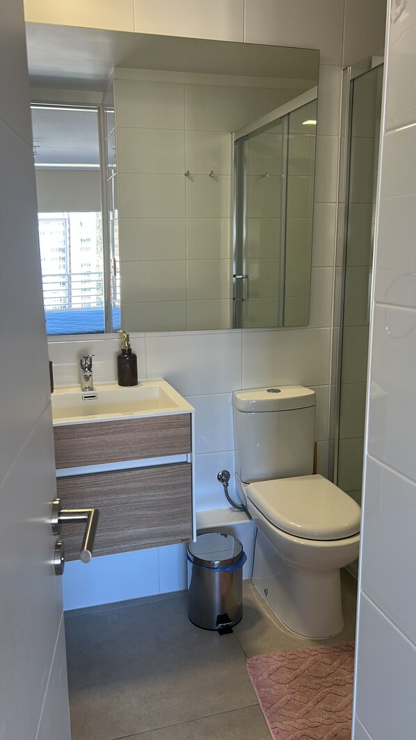 Hårtørrer, håndklæder, Sæbe, Toiletpapir