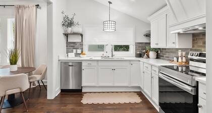 Walk to Downtown Northport/ Porch + Fire Pit