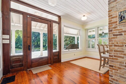 Coolest House in Fairhope! 2x King Beds! Porches!