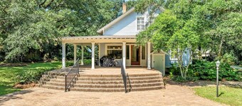 Coolest House in Fairhope! 2x King Beds! Porches!
