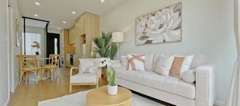 Modern 2-Bedroom Townhouse in Grey Lynn