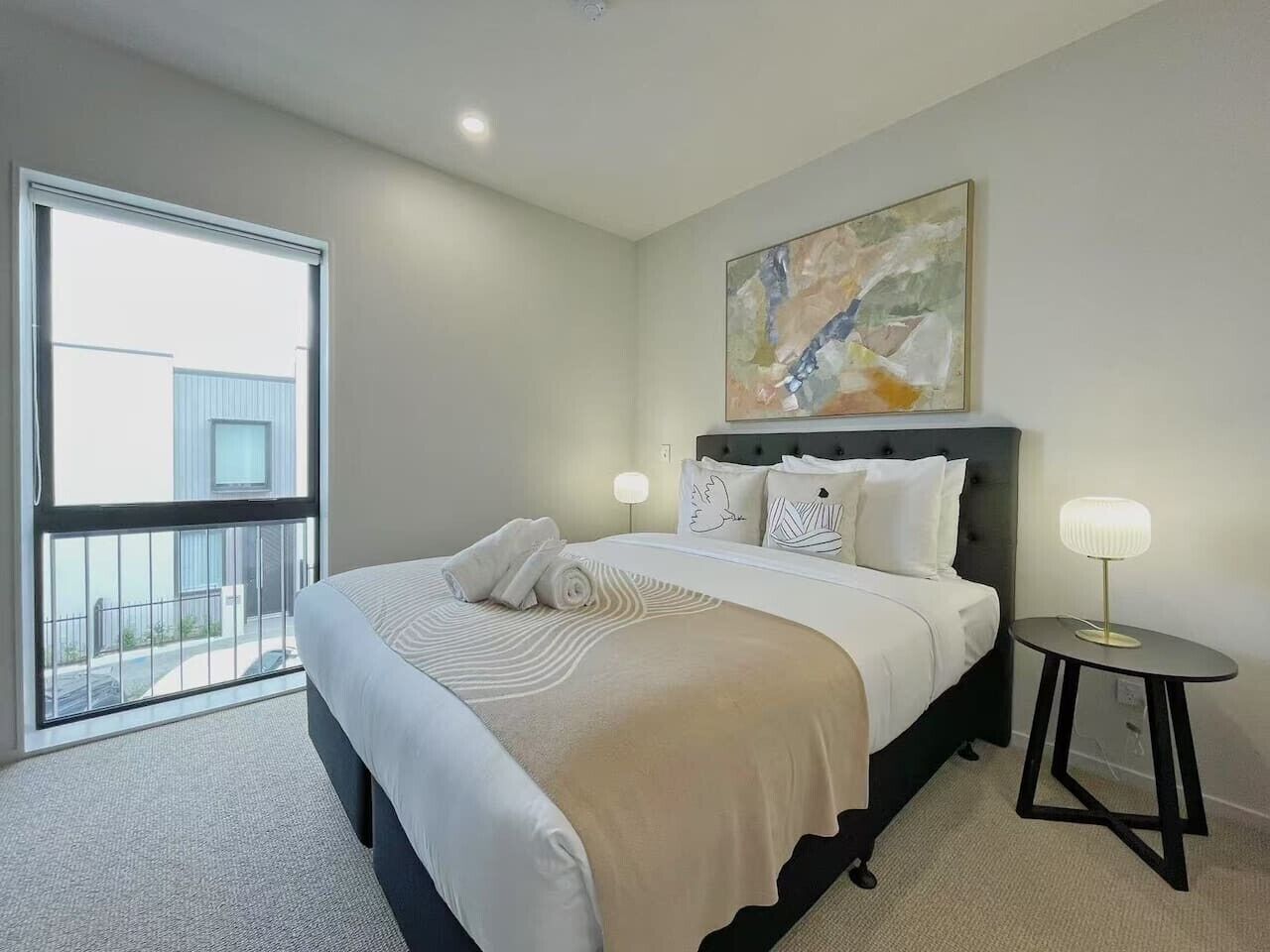 2 habitaciones, escritorio, tabla de planchar con plancha y wifi gratis 