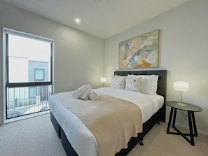 2 bedrooms, desk, iron/ironing board, free WiFi - Modern 2-Bedroom Townhouse in Grey Lynn (Auckland)