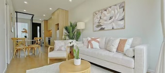 Modern 2-Bedroom Townhouse in Grey Lynn