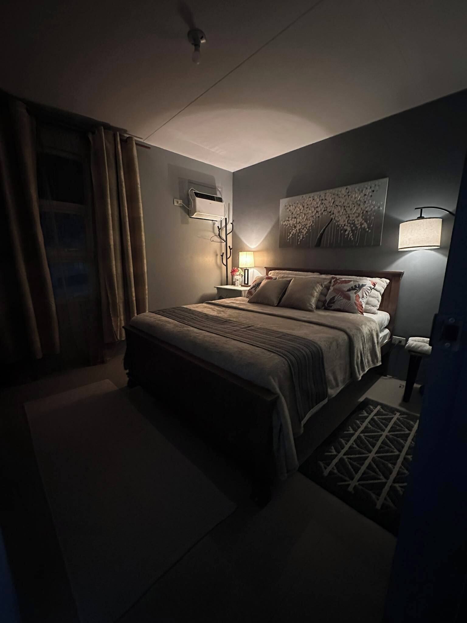 2 dormitorios, escritorio, tabla de planchar con plancha y wifi