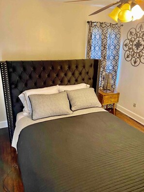 5 bedrooms, iron/ironing board, WiFi, bed sheets