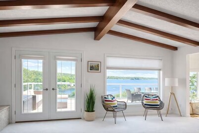 4 bed, 2 bath Lake House - LOTW, road access, 2 mins to downtown, dog friendly!