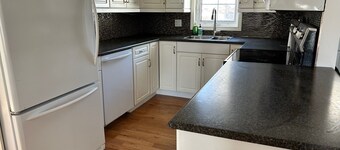 Road access 4 bdrm/2 bath house on Lake of the Woods. Only 2 mins to downtown!