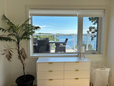 *PROMO* Road access 4 bdrm/2 bath house on Lake of the Woods-2 mins to downtown!