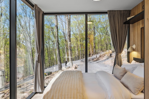 1 bedroom, premium bedding, down comforters, laptop workspace