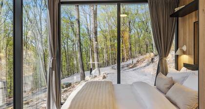 Mirror Villas - Modern Retreat with private hot tubs and mountain view