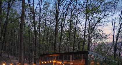 Mirror Villas - Modern Retreat with private hot tubs and mountain view