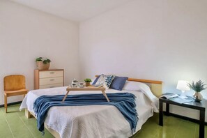2 camere, culla da viaggio, lenzuola