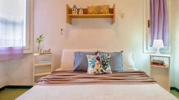 2 dormitoris, un bressol de viatge i roba de llit
