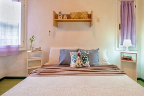 2 bedrooms, travel crib, bed sheets