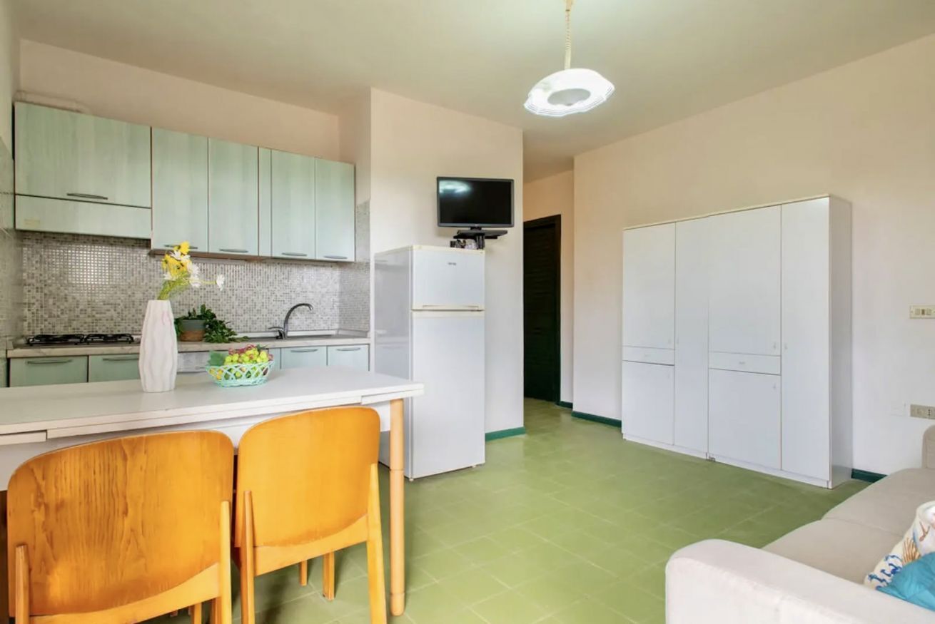 Réfrigérateur, plaque de cuisson, grille-pain