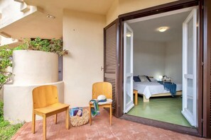 2 chambres, lit parapluie, draps fournis