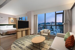 Quarto luxo, 1 cama King e sofá-cama | Área de estar