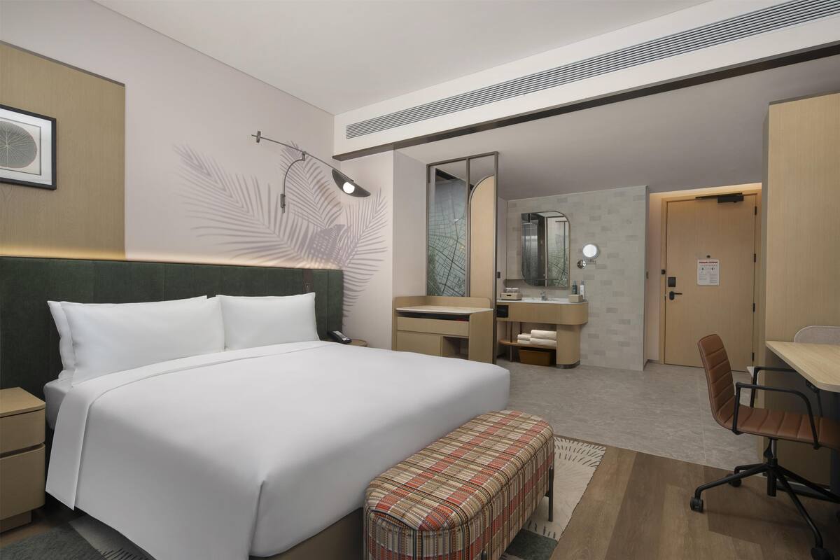 Superior Room, 1 King Bed | Iron/ironing board, WiFi (free)