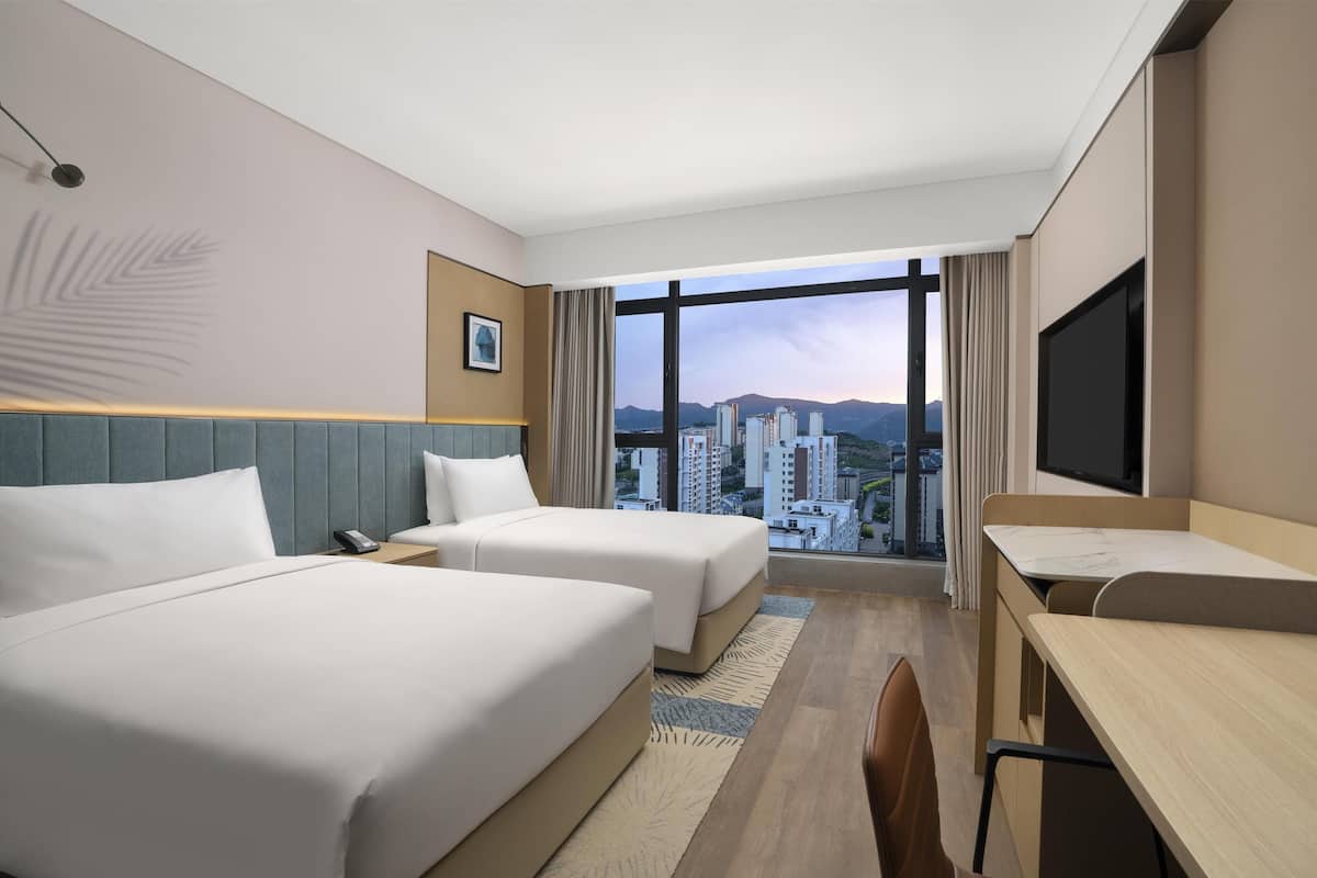 Superior Room, 2 Twin Beds | Iron/ironing board, WiFi (free)